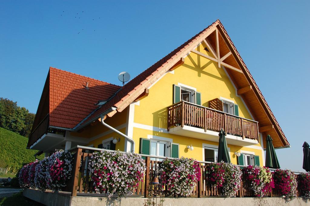 Weingut-Gaestehaus Birnstingl ガムリッツ 部屋 写真